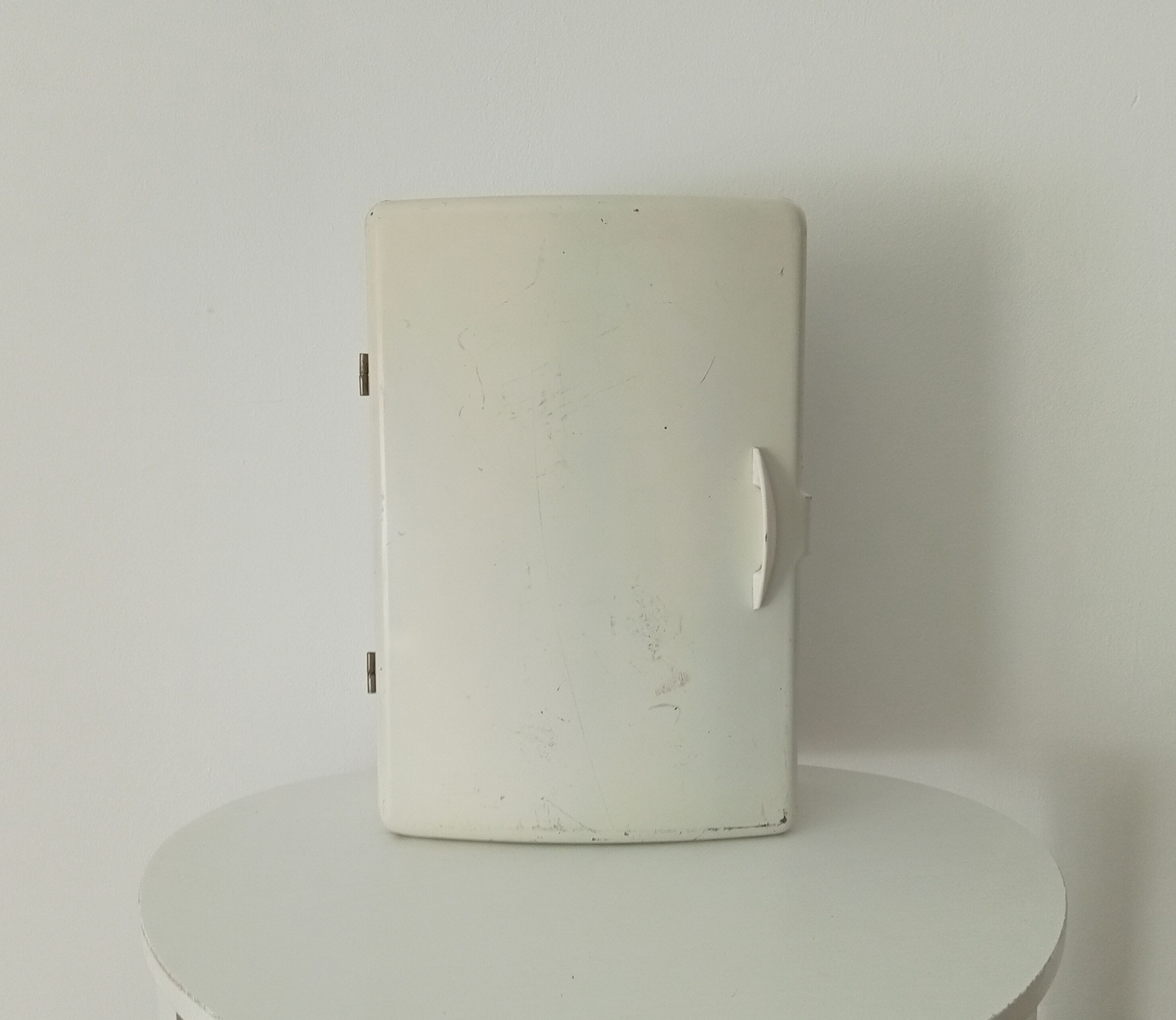 Vintage medicine cabinet in bakelite 70s