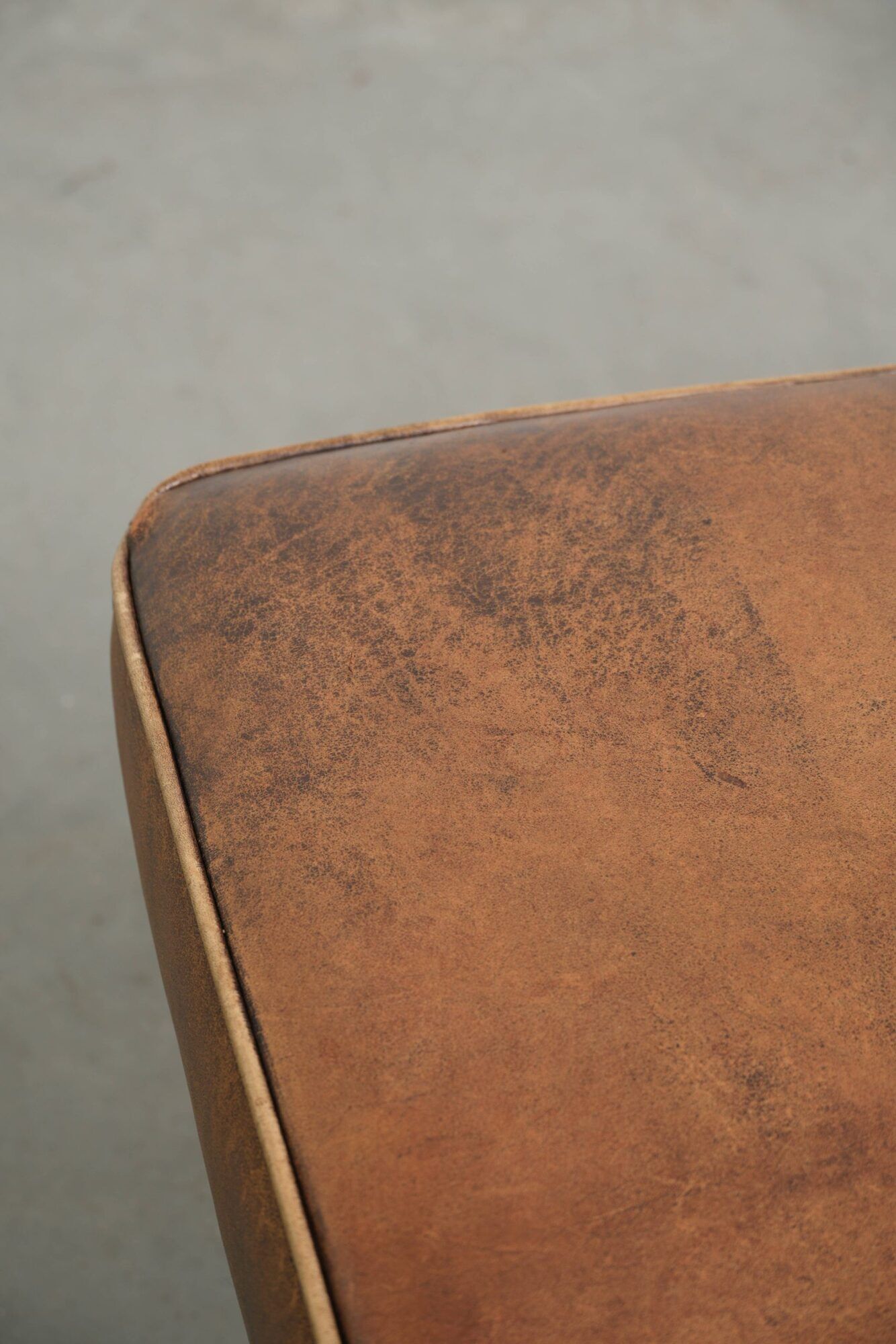 Sheepskin ottoman with a light brown colour scheme and a vintage look