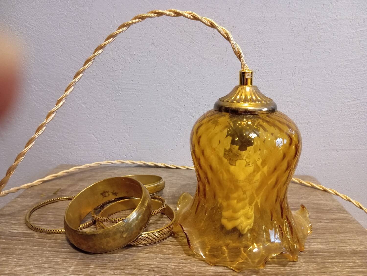 Baladeuse vintage tulipe ambrée, cordon textile or