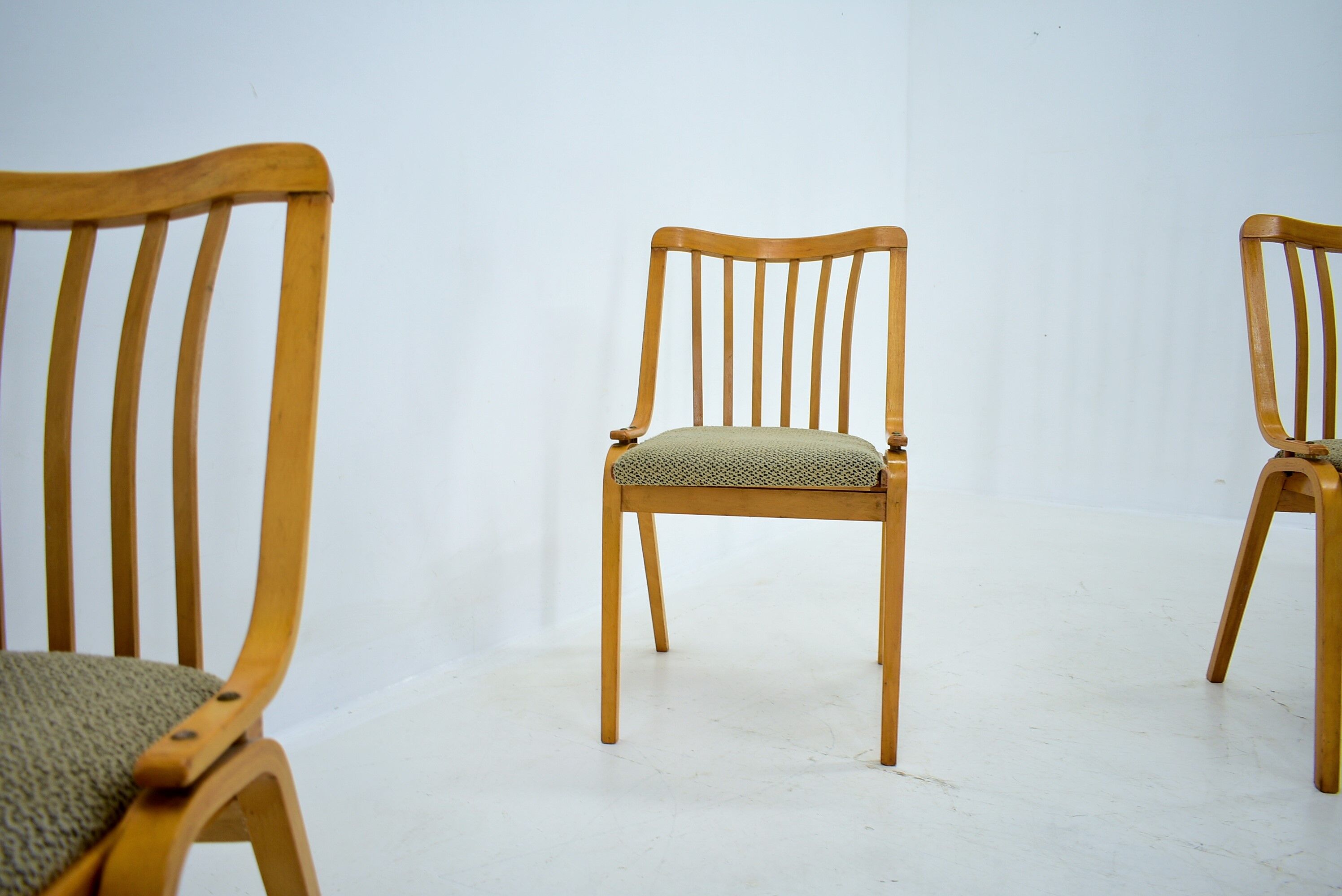 Ensemble de 4 chaises de salle à manger conçu par Antonín Šuman, années 1960