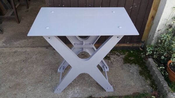 Table industrielle en fer