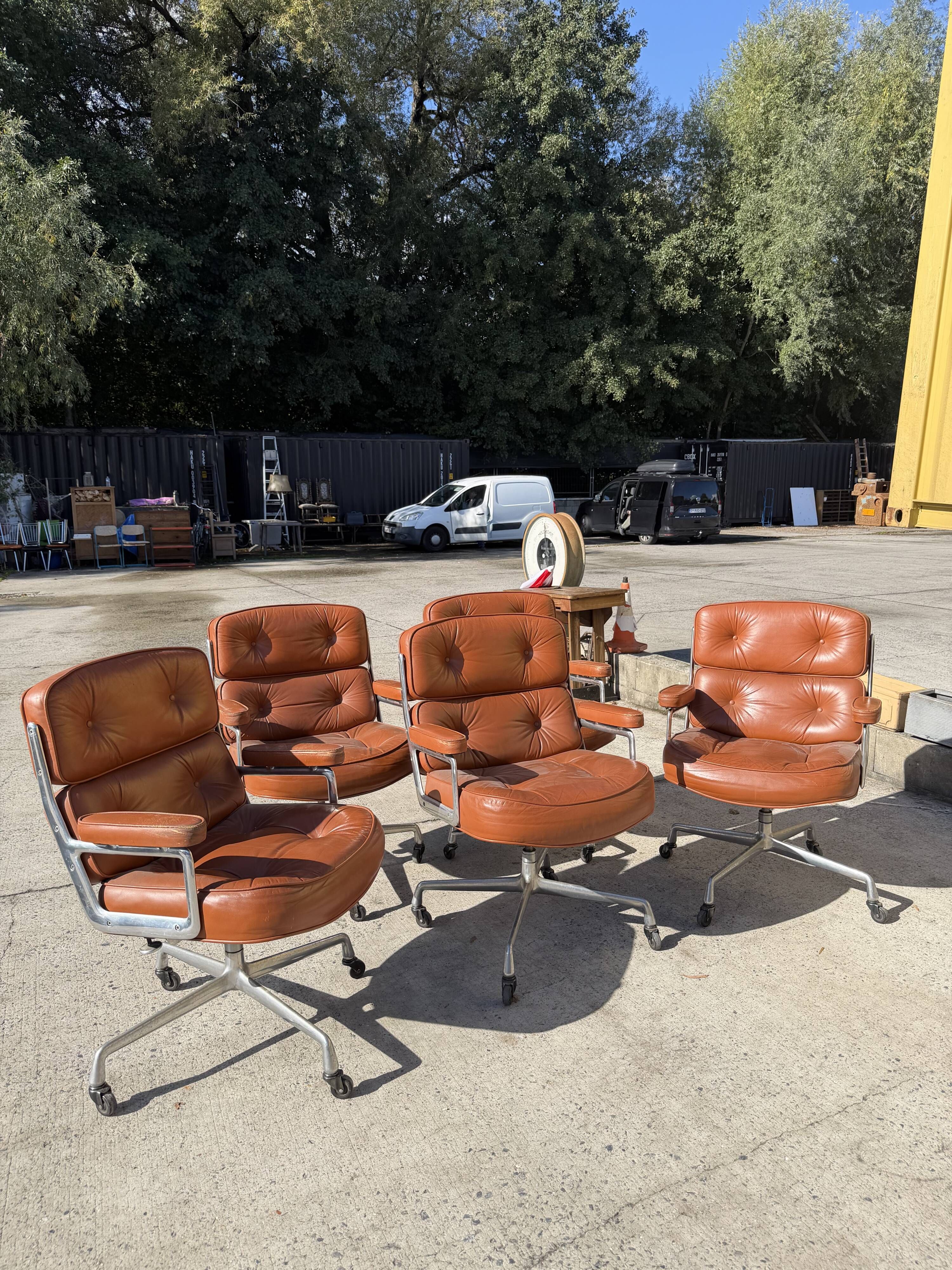 Lobby chairs de Charles et ray eames