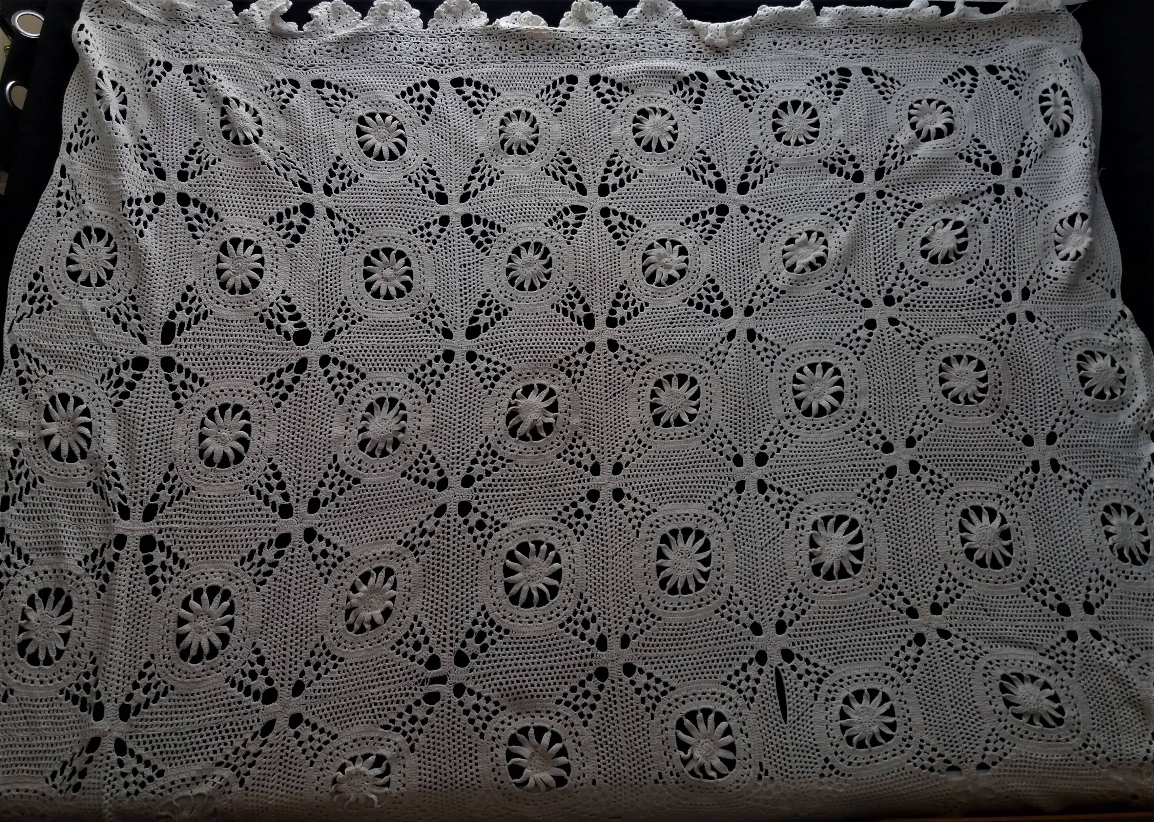 Bed top vintage cotton crochet bedspread