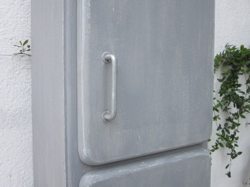 Boarding wooden wardrobe closet