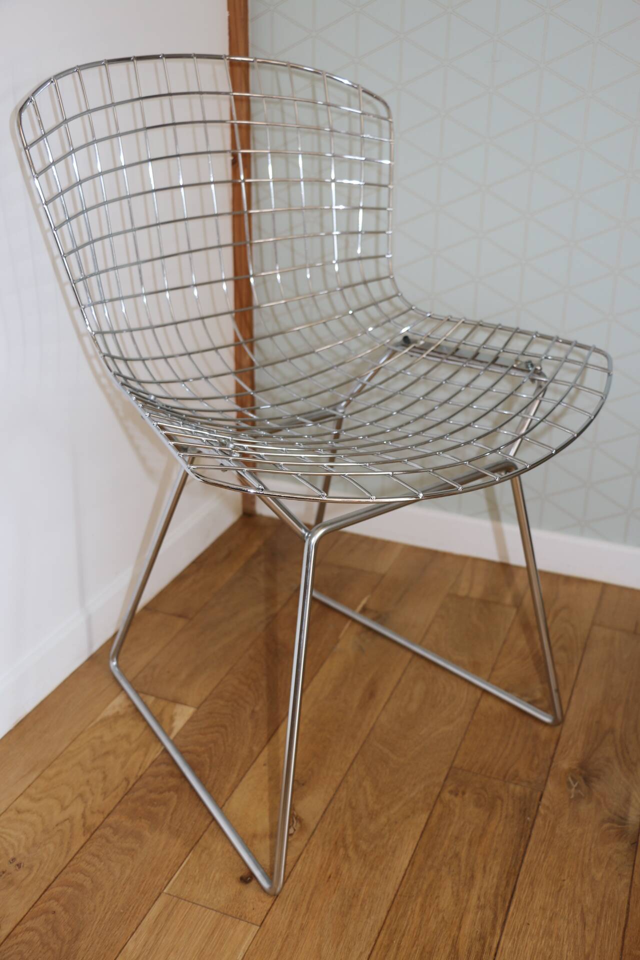 4 chrome Bertoia chairs with cushion