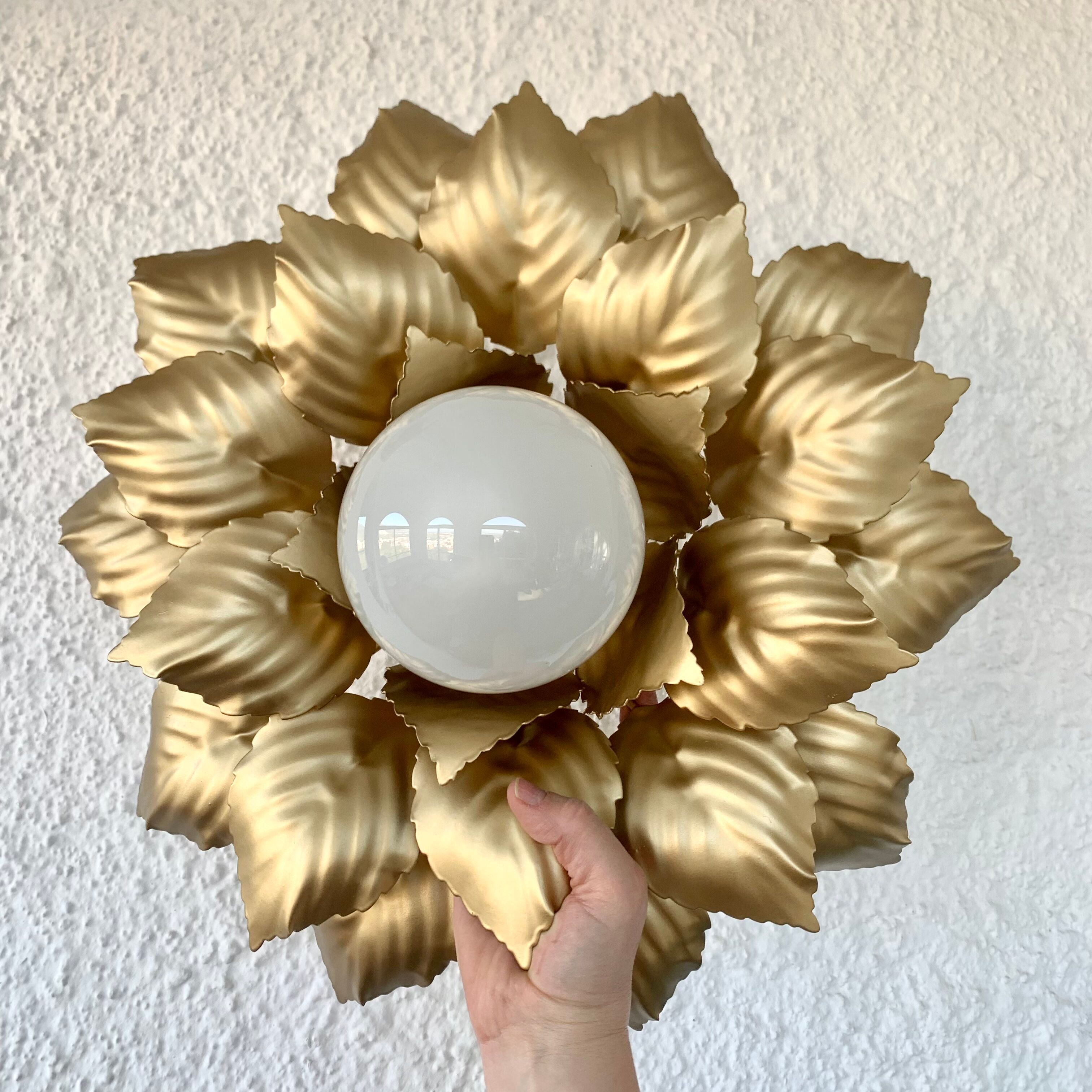 Large golden flower wall lamp