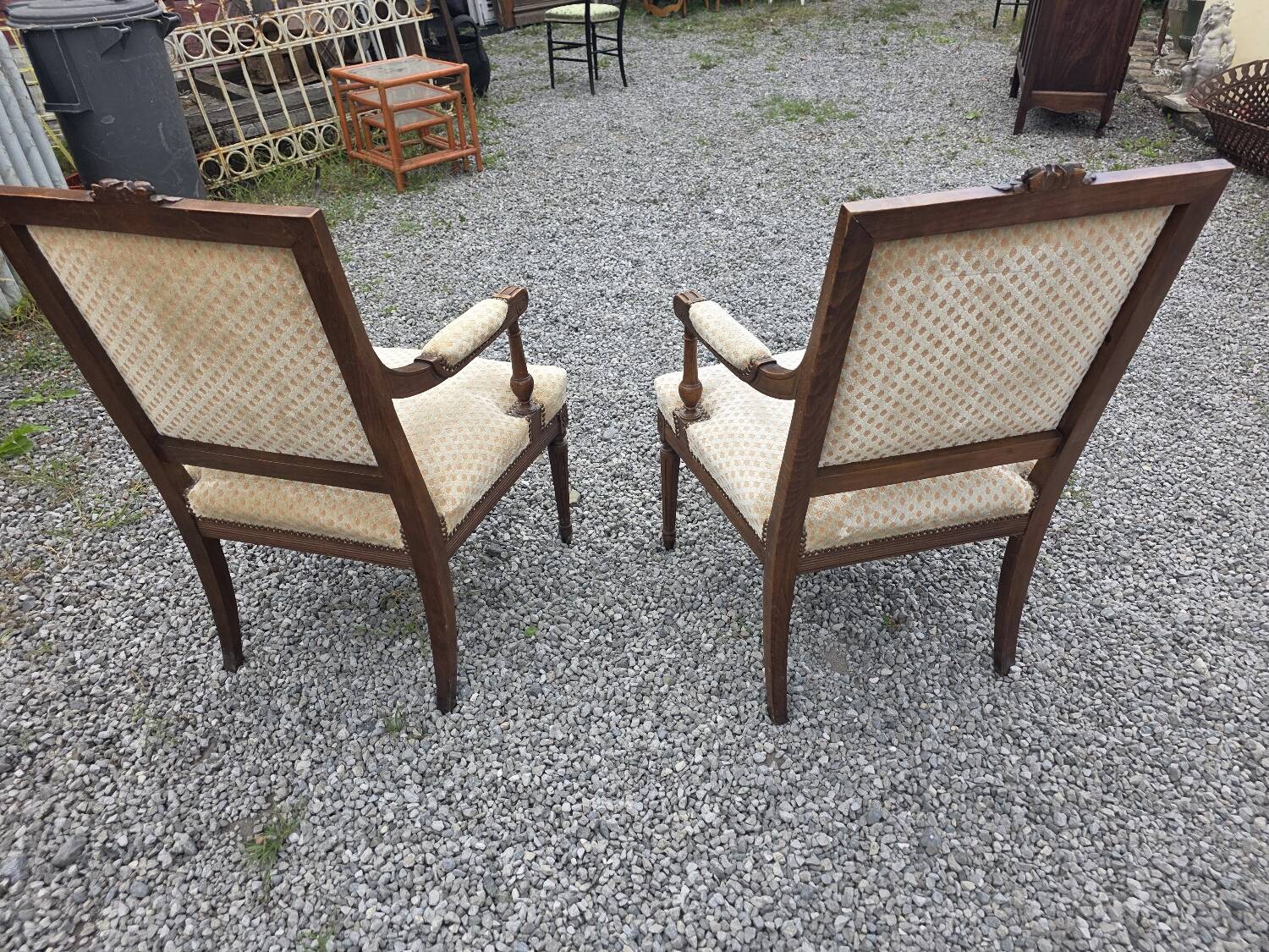 Paire de fauteuils style Louis XVI