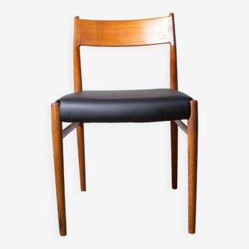 Series of 6 Danish chairs in Teak and Skai new, model 418 by Arne Vodder for Sibast 1960.