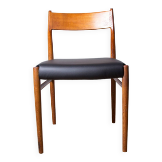 Series of 6 Danish chairs in Teak and Skai new, model 418 by Arne Vodder for Sibast 1960.