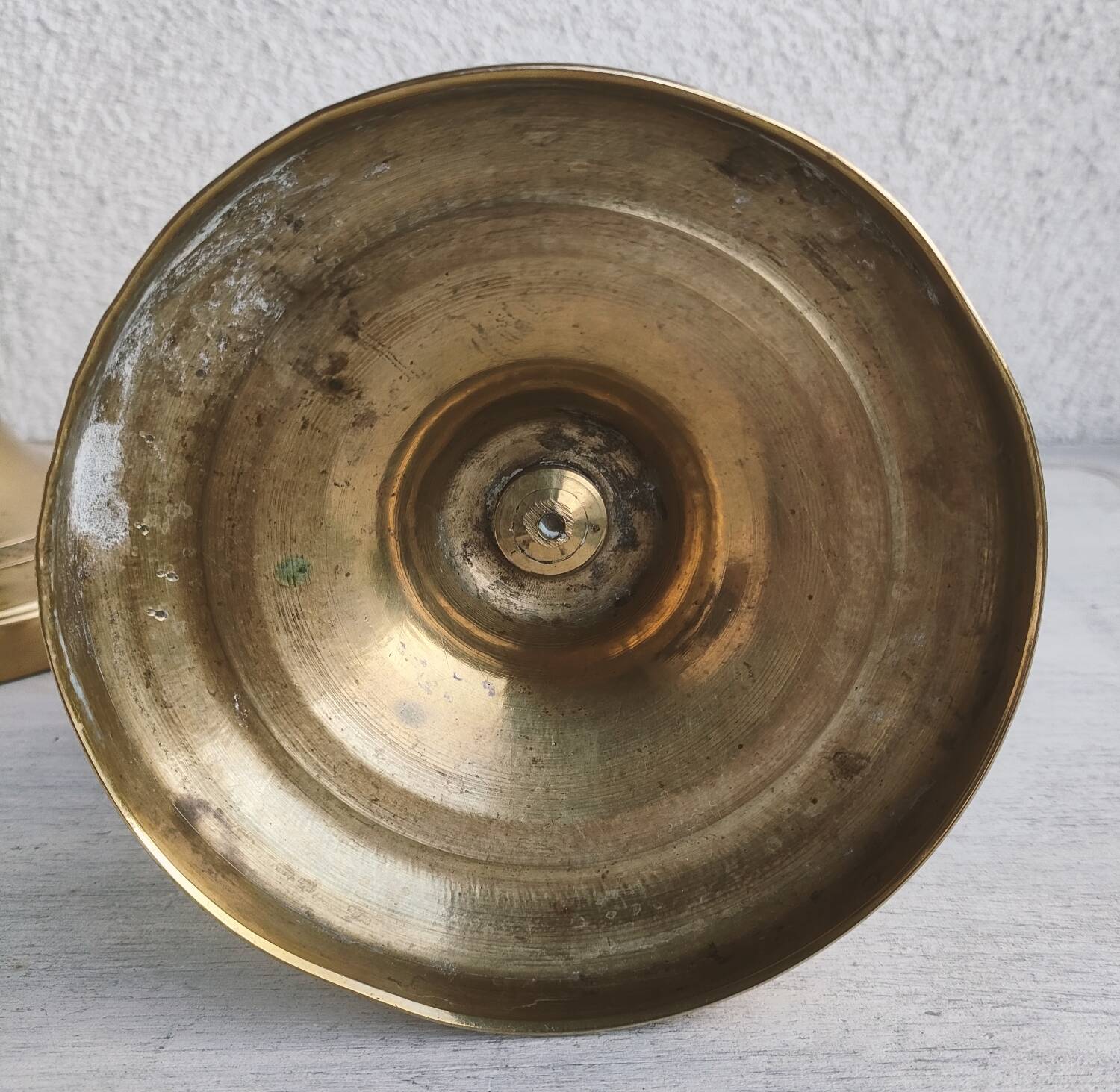 Paire de bougeoirs en laiton