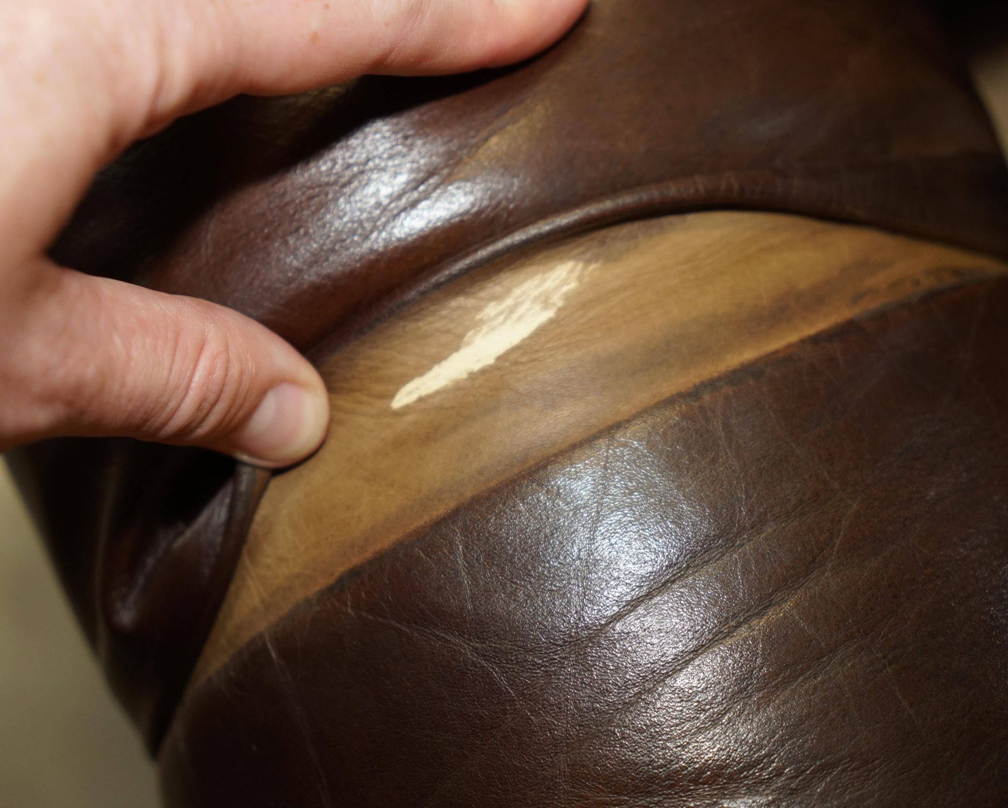 Vintage oversized Chesterfield canapé in hand-dyed leather.