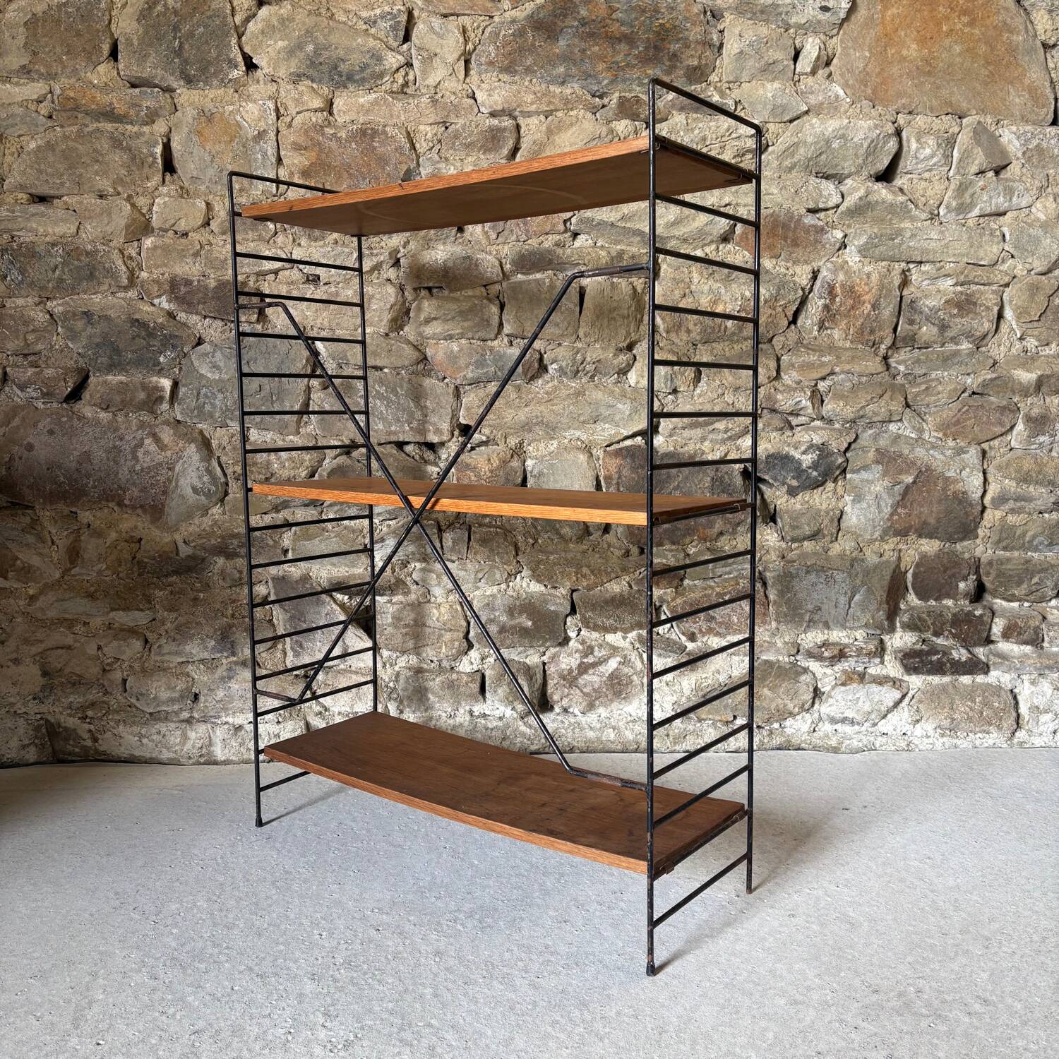 Free-standing shelves in lacquered wood and metal, 1960.