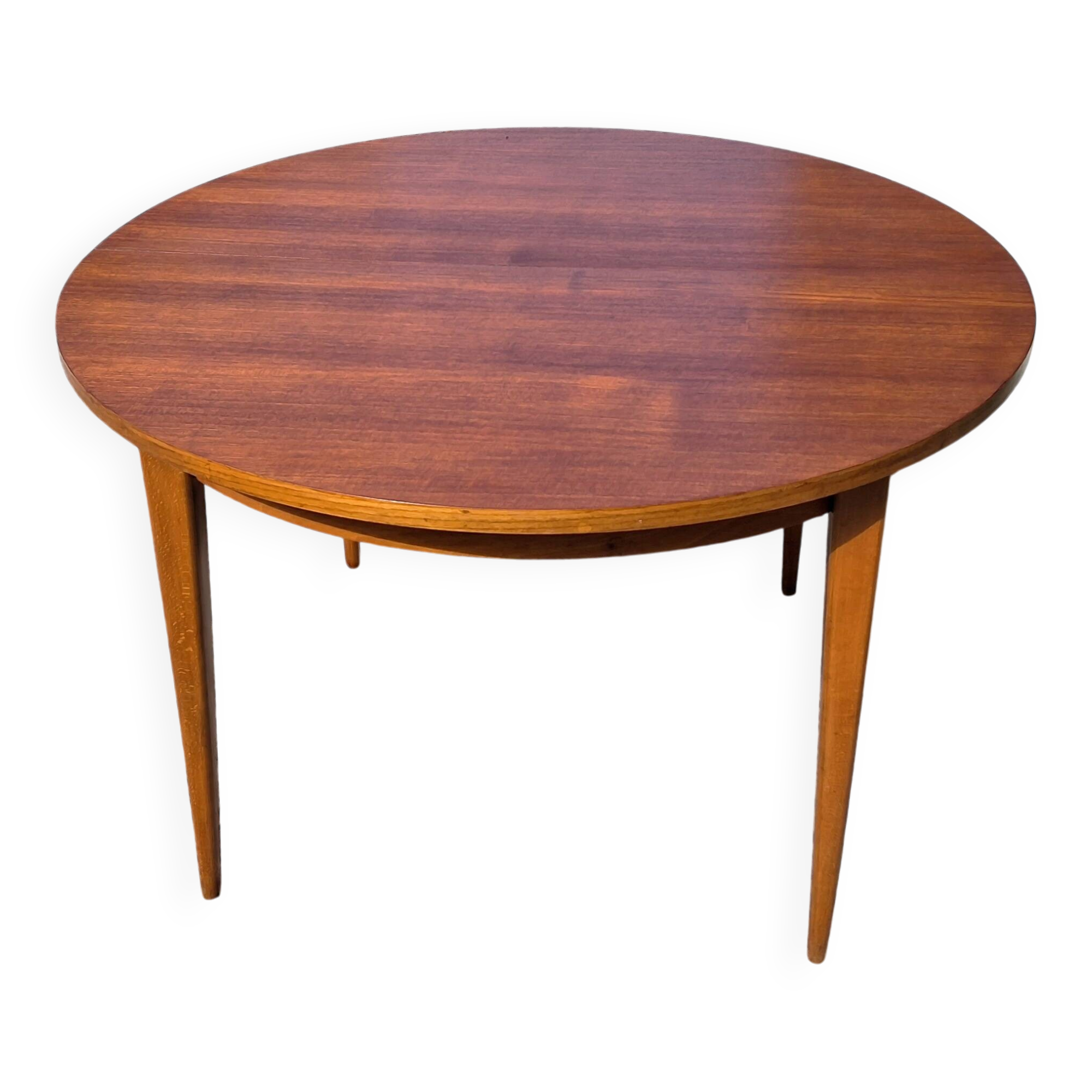 Scandinavian table style
