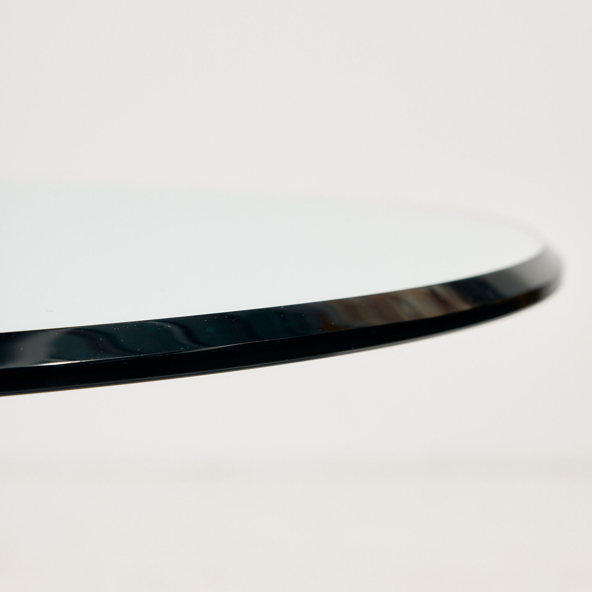 Table basse en laiton et verre