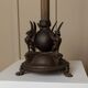 Lampe de table en métal bronze brun – Empire années 1910, design italien avec motifs animaliers, lampe de bureau classique