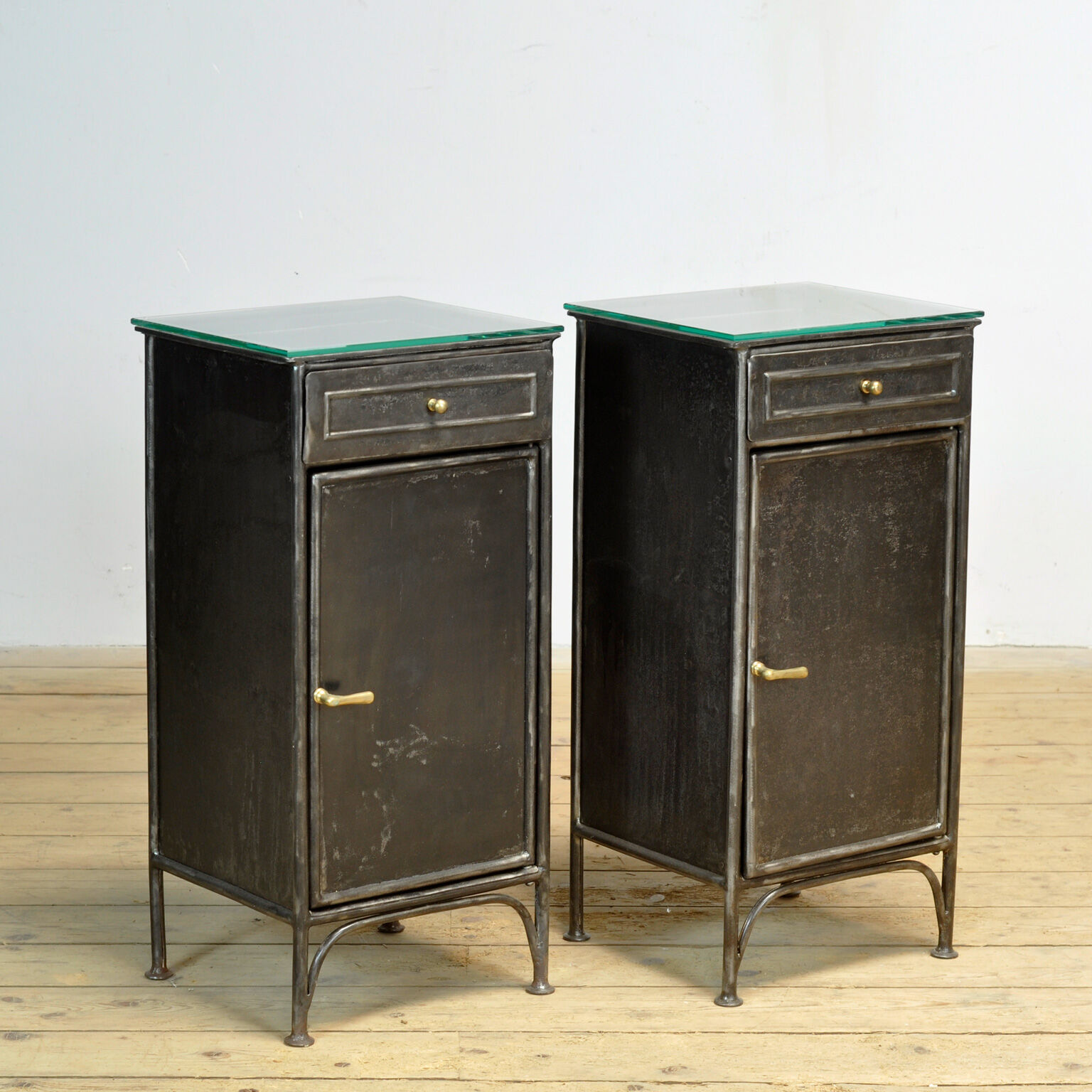 Tables de nuit, années 1900
