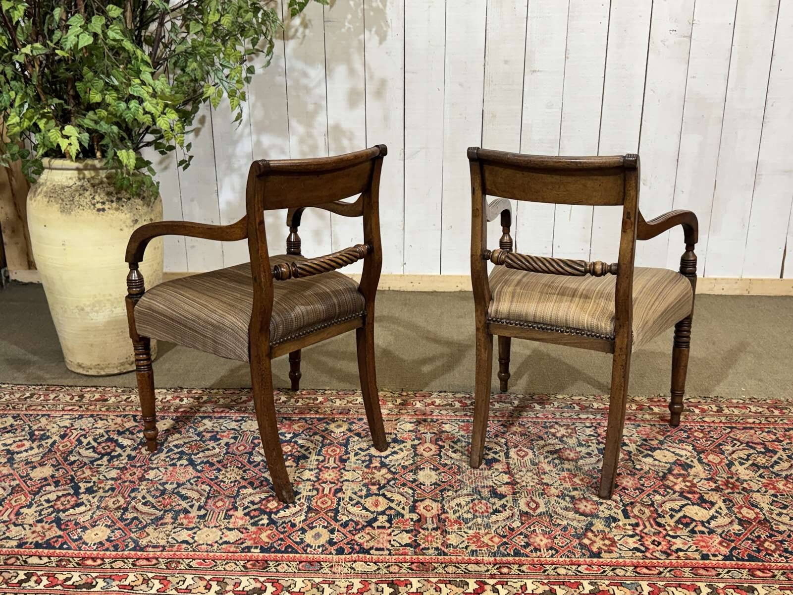 Série de 4 chaises + 2 fauteuils anglais en acajou fin XIXème
