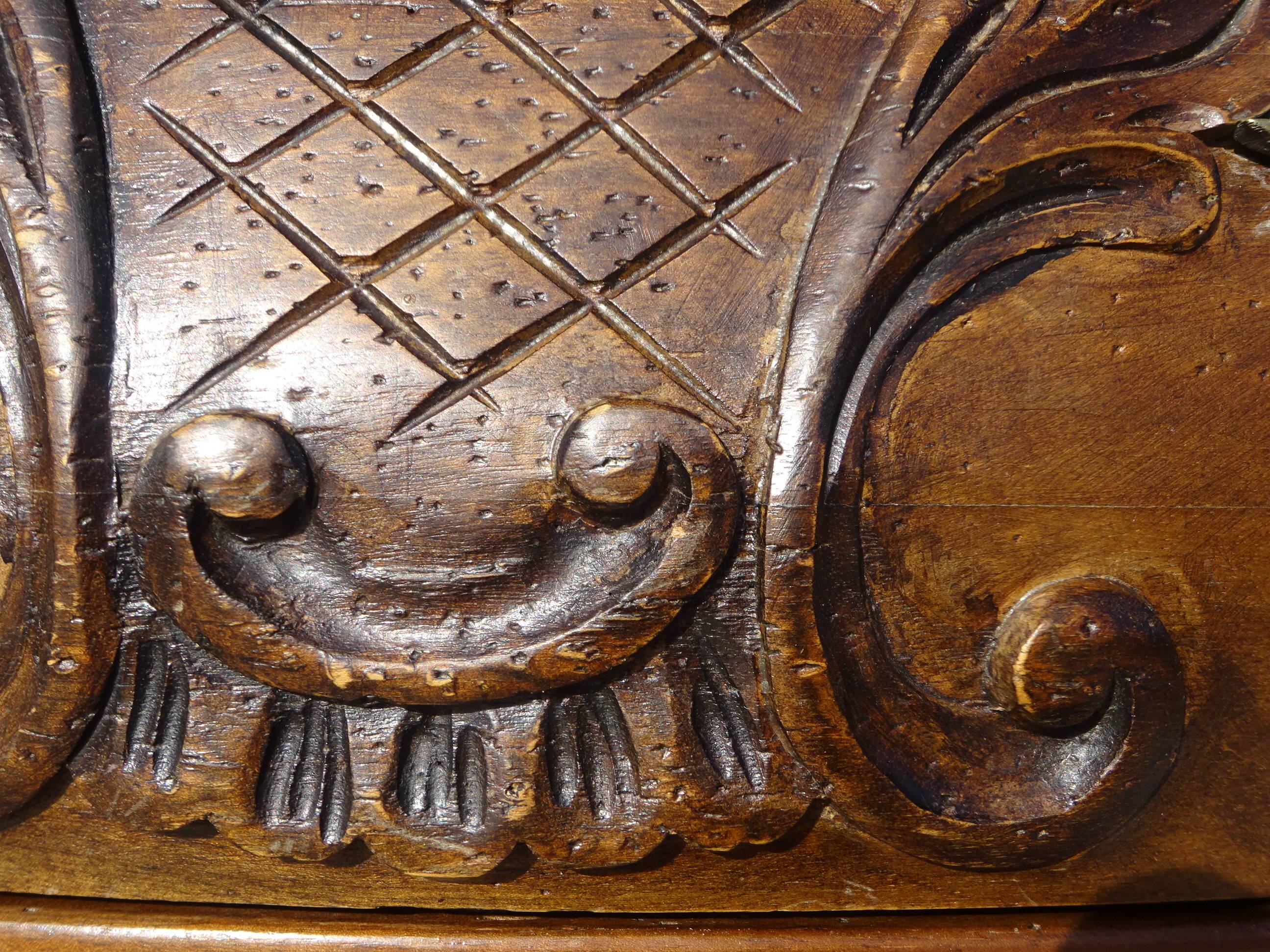 Coffin-style chest of drawers in walnut