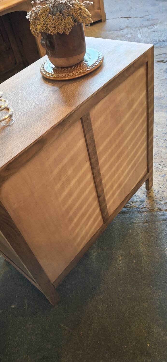 Oak chest of drawers