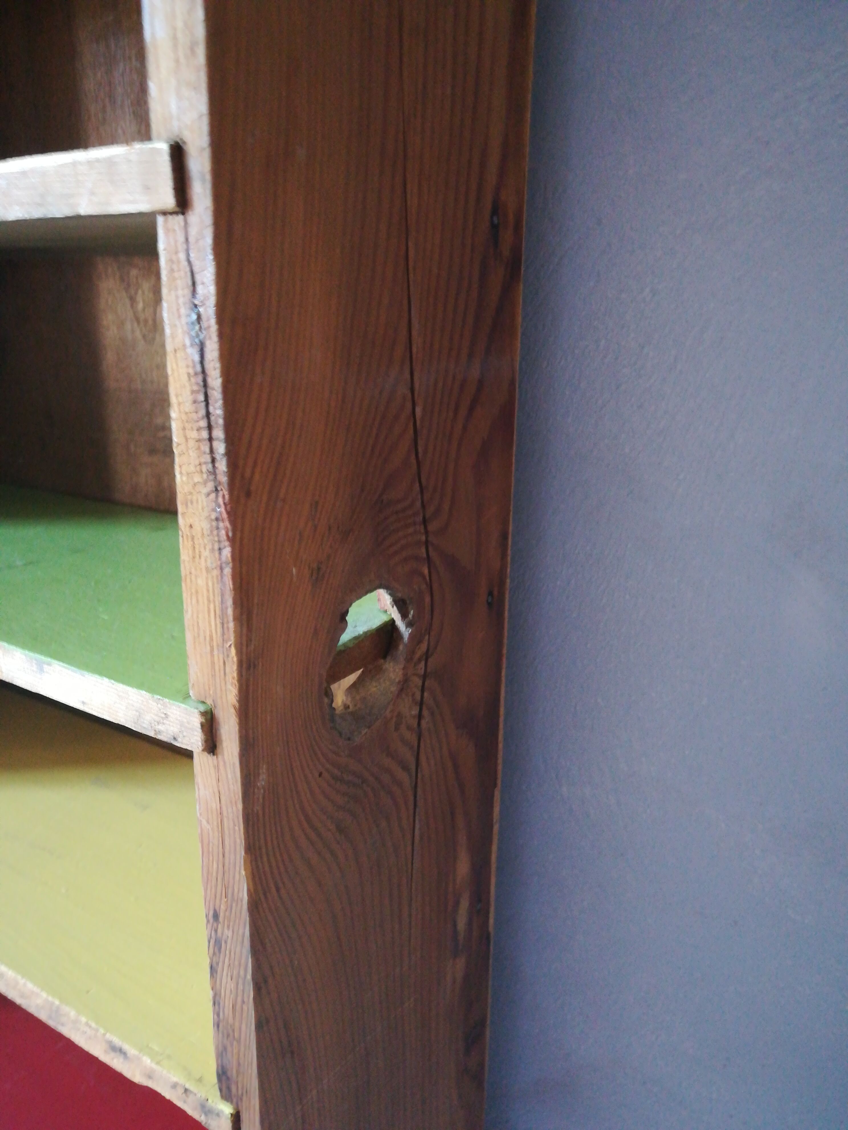 Lockers to hang or lay