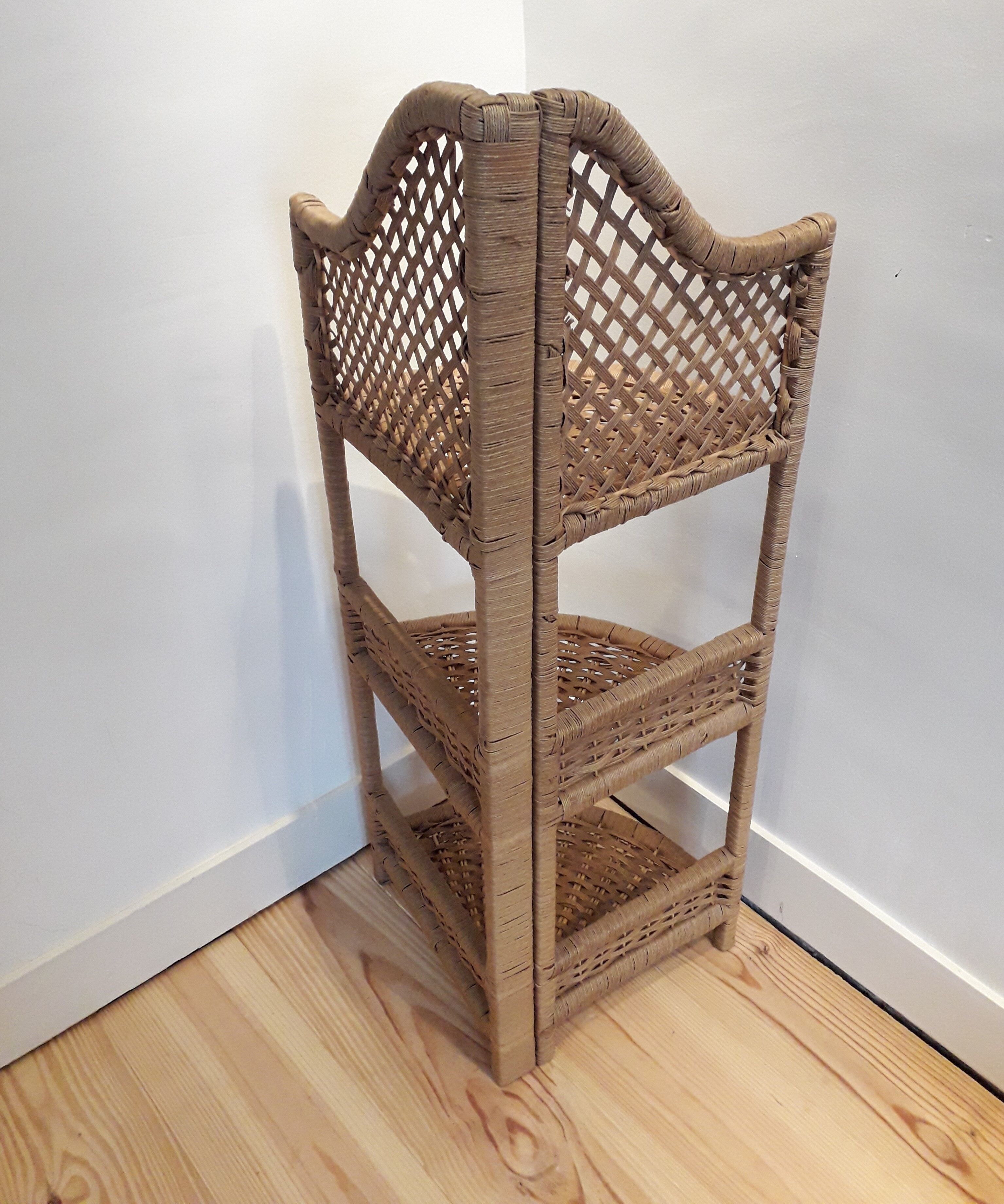 Corner shelves