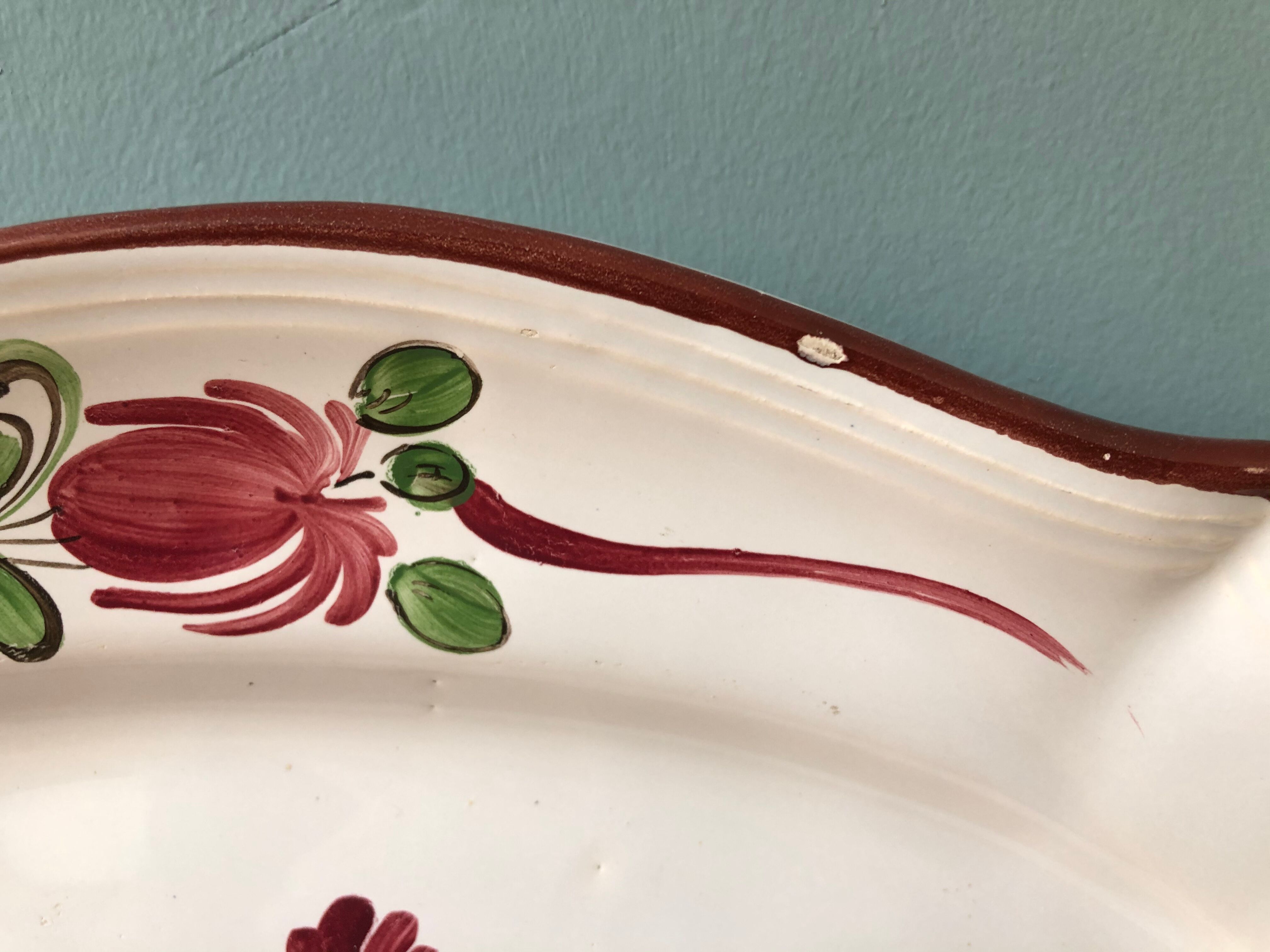 Flat oval islettes decorated with rooster 19th