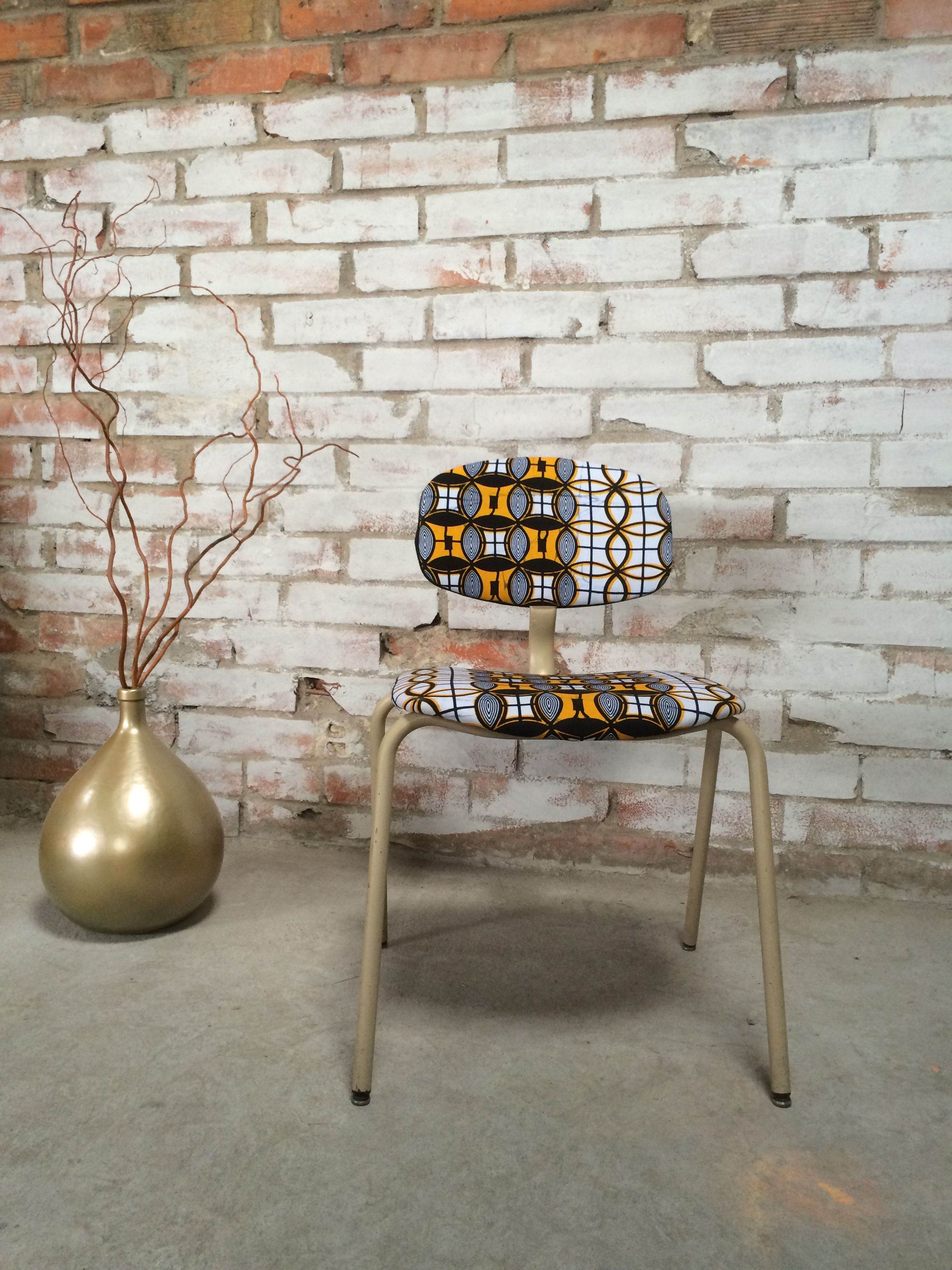 Chaise vintage strafor tubulaire revisité ethnique avec du wax