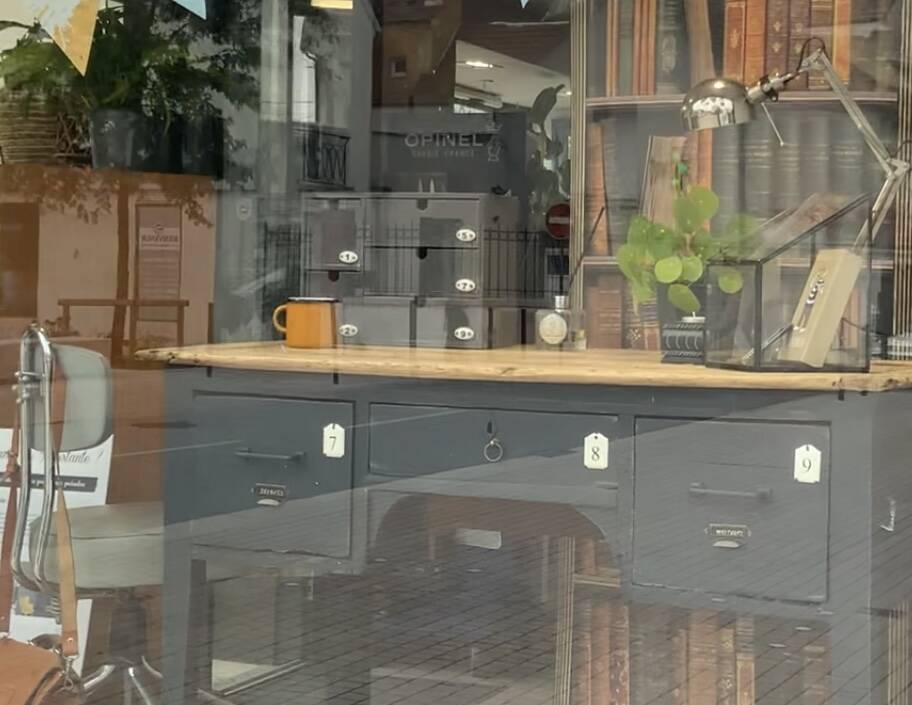 Bureau cabinet de curiosité