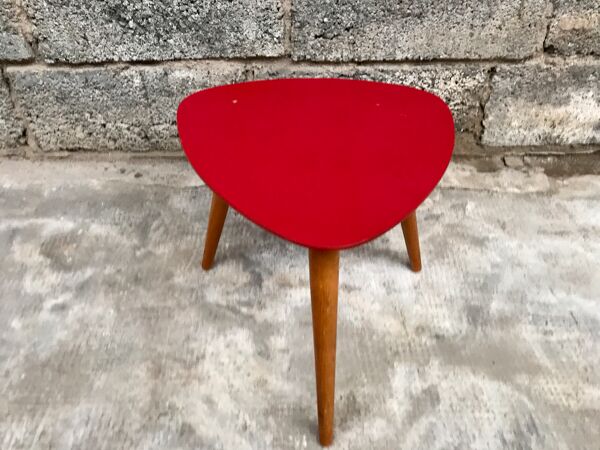 Guéridon triangulaire rouge, 1950