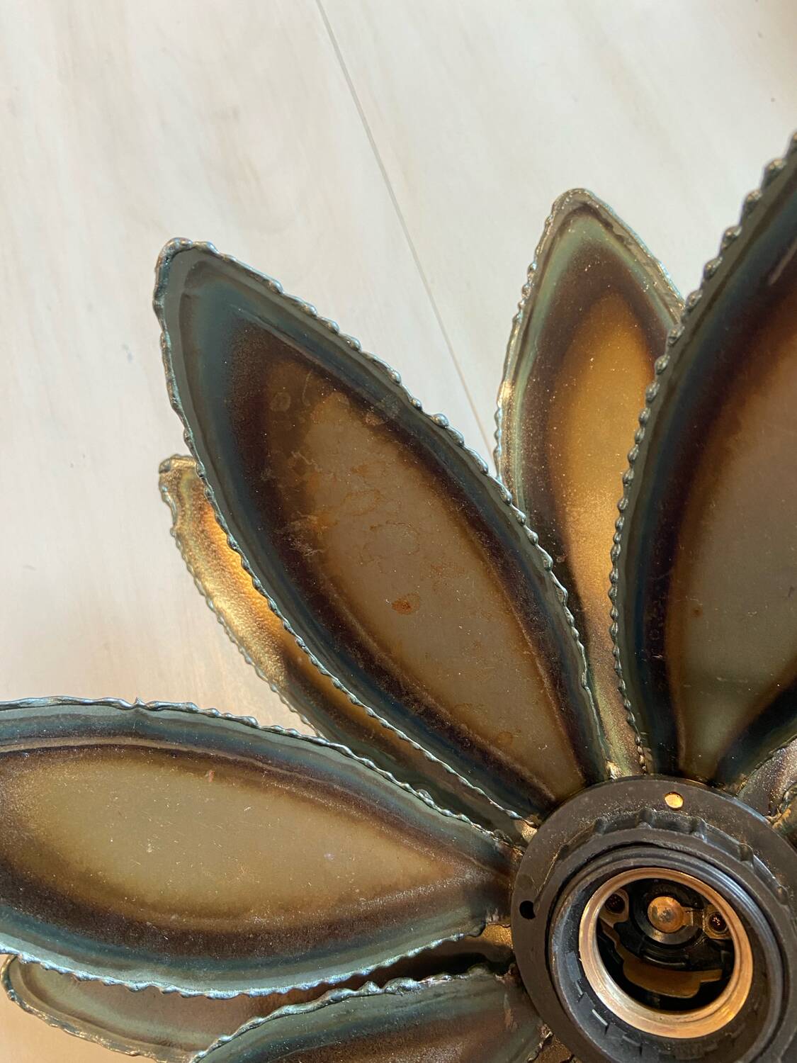 Metal flower wall light