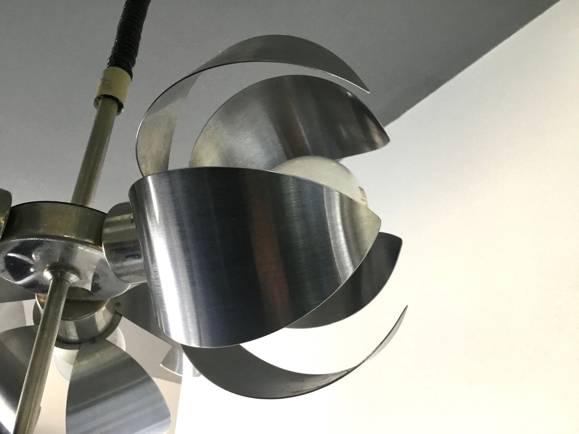 Space-age pendant lamp with 3 stainless steel lights and brushed aluminum adjustable in height - design 1970