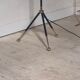 Lampadaire tripode vintage metal noir et boule laiton