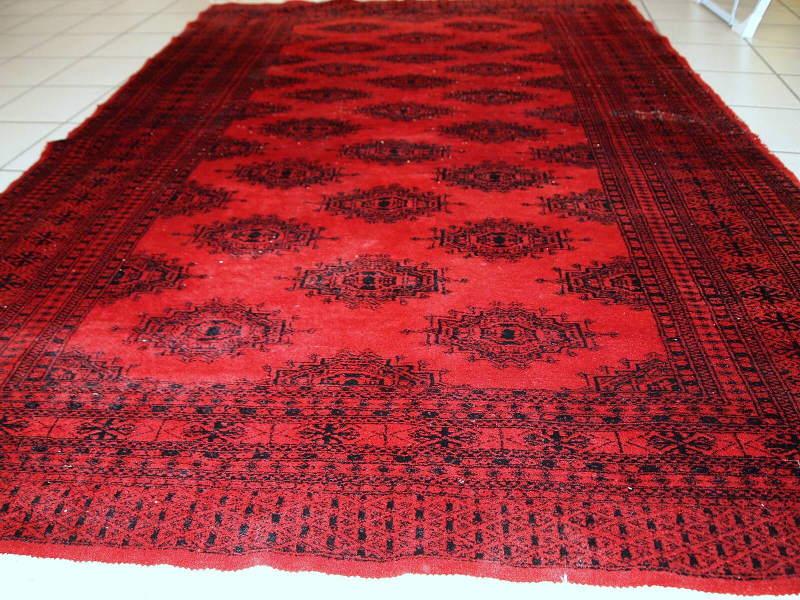 Tapis vintage fait main Ersari en laine rouge vif (122cm x 179cm)