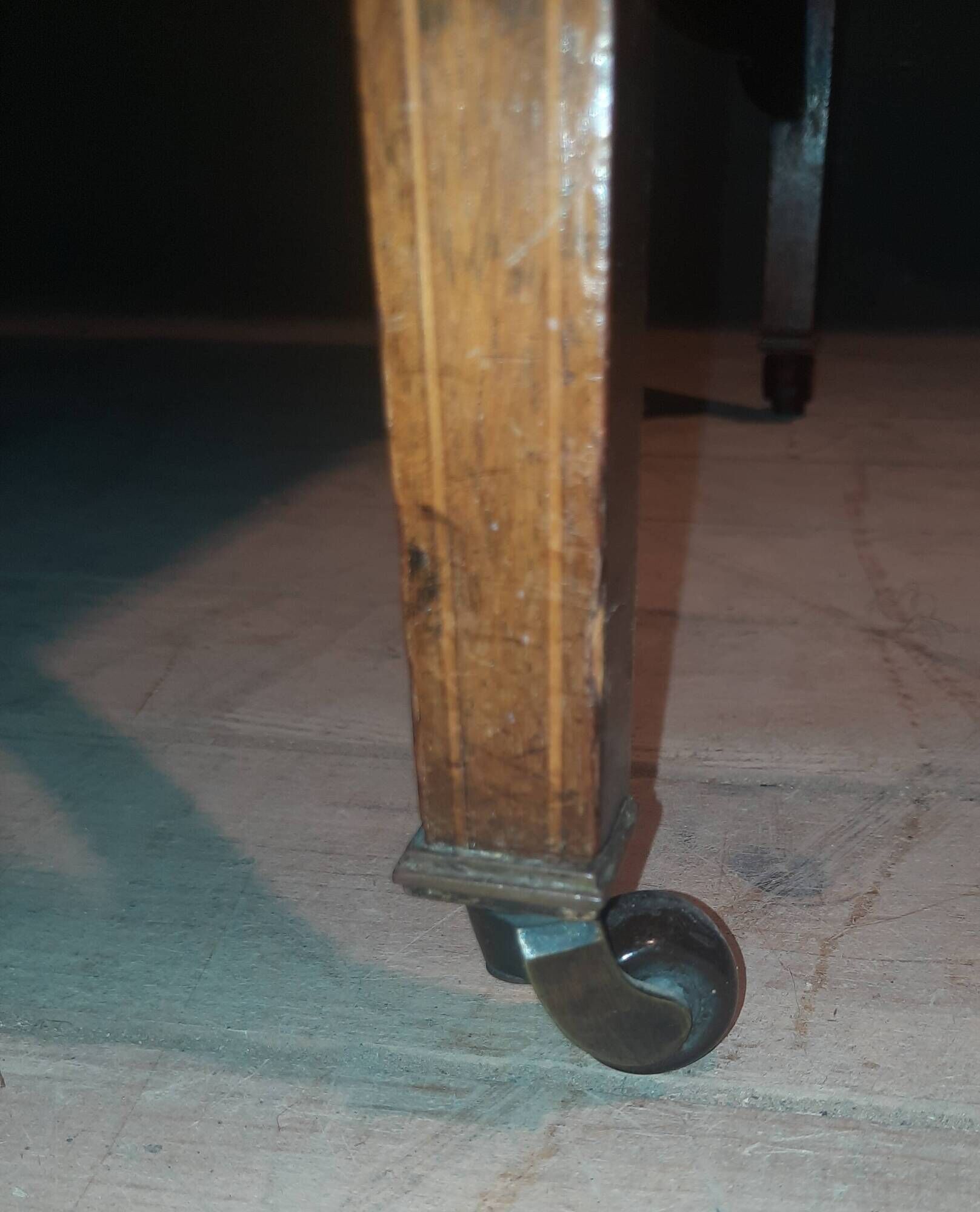 Table d'appoint, à jeu dite "mouchoir"