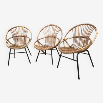 Trio de fauteuils coquille vintage en rotin pieds metal, meubles sièges anciens osier
