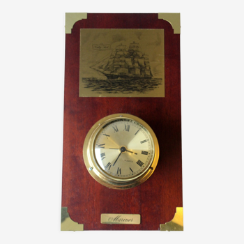 Horloge murale des années 1970 - horloge de navire en métal et verre sur une plaque de bois, travail complet