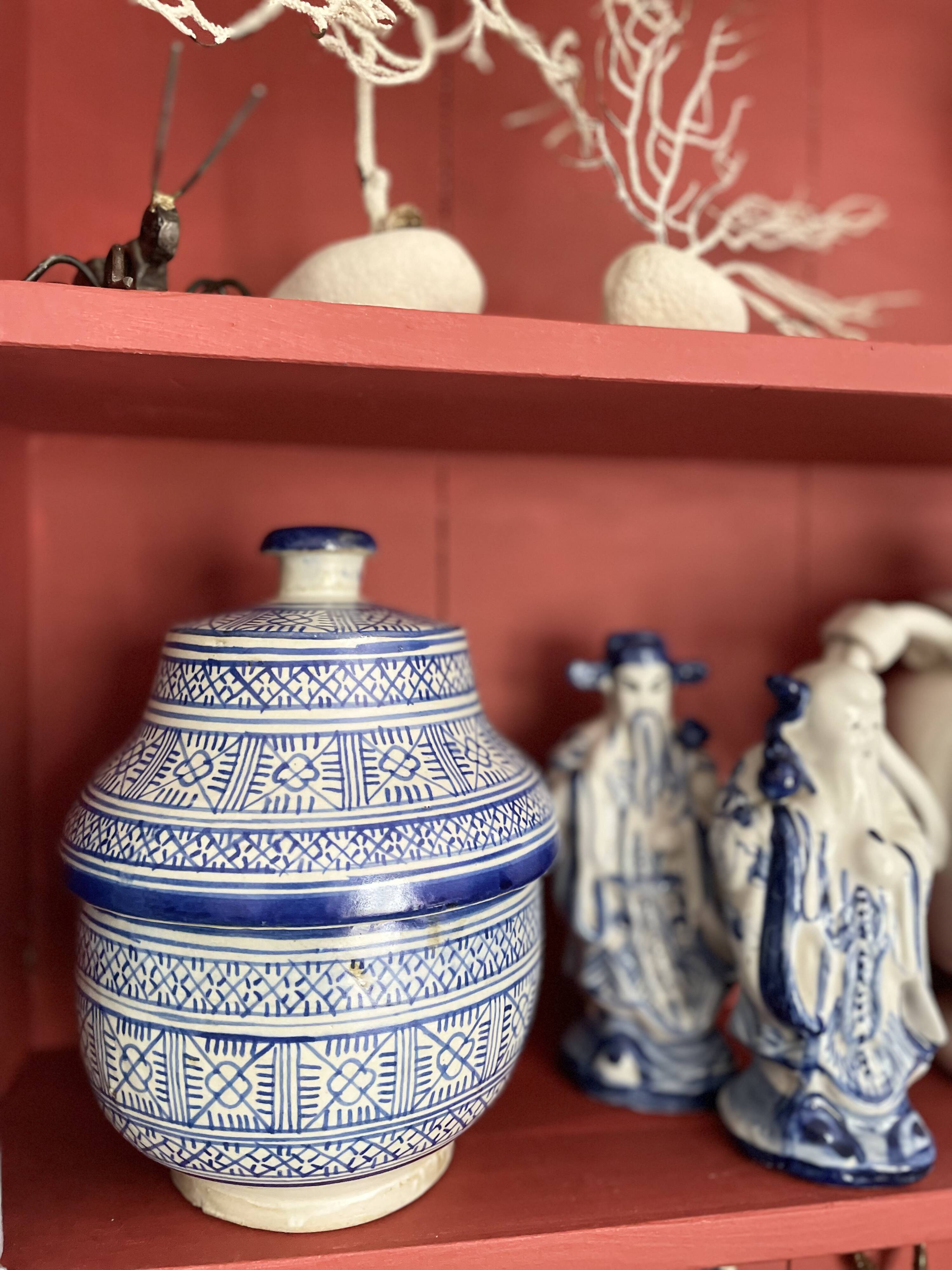 Antique covered butter pot "jobbana" from Morocco, Fes, signed Serghini.