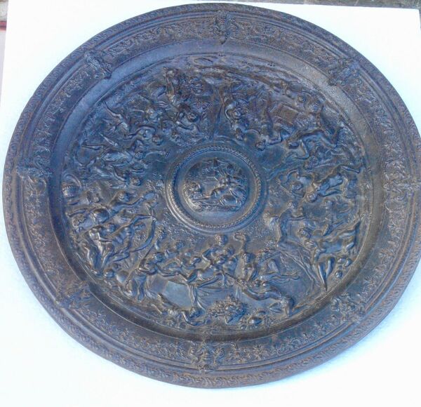 Plat en fonte décor a l'antique XIX ème -fonte sommevoire