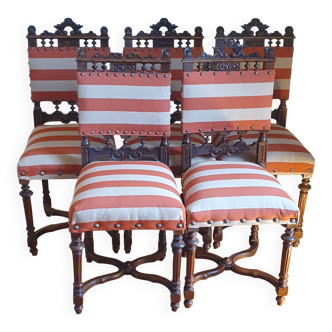 Set of 5 Louis XIII style chairs in solid wood.