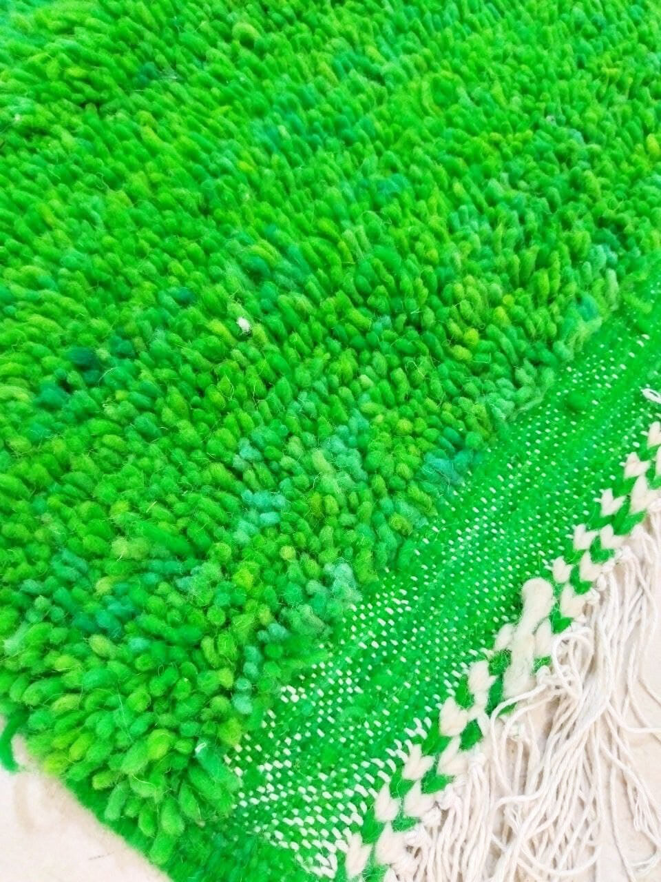 Pure wool carpet Berber style green 282 X 187 CM