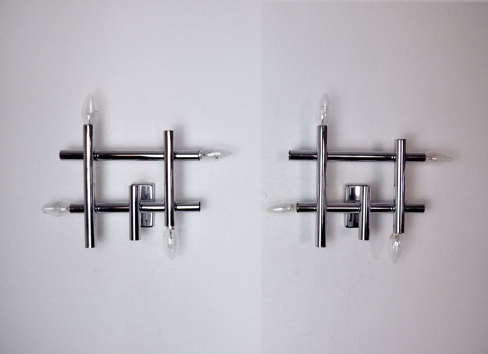 Pair of geometric wall lamps Maison Sciolari, 4feux, Italy, 1970