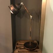 Lampe de bureau réglable en métal avec bras d'équilibre