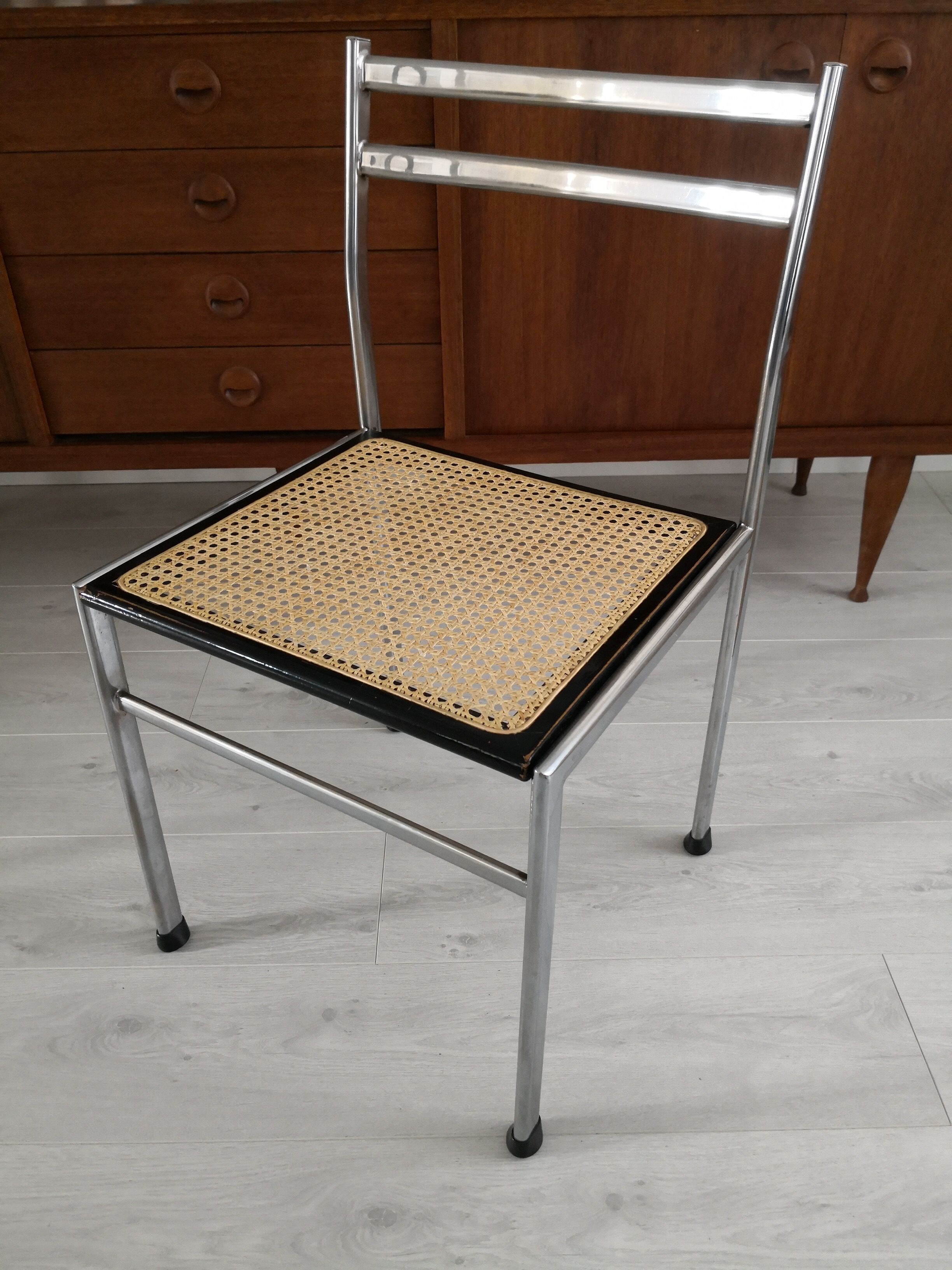 Suite de 4 chaises cannées des années 70/80