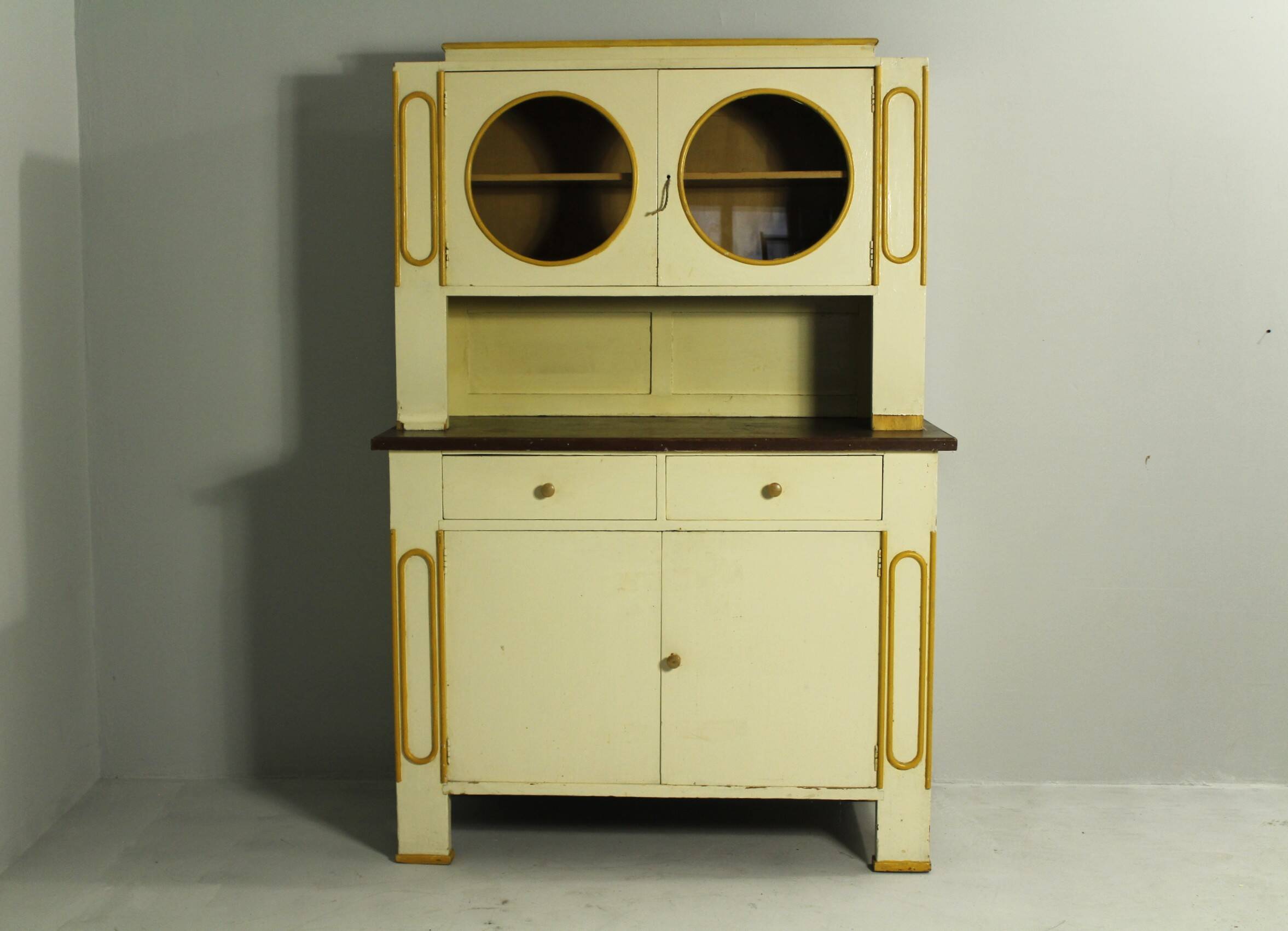 Armoire de cuisine rondocubiste, République tchèque, années 1920