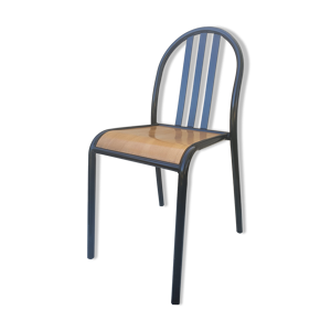 Chaise noire et bois