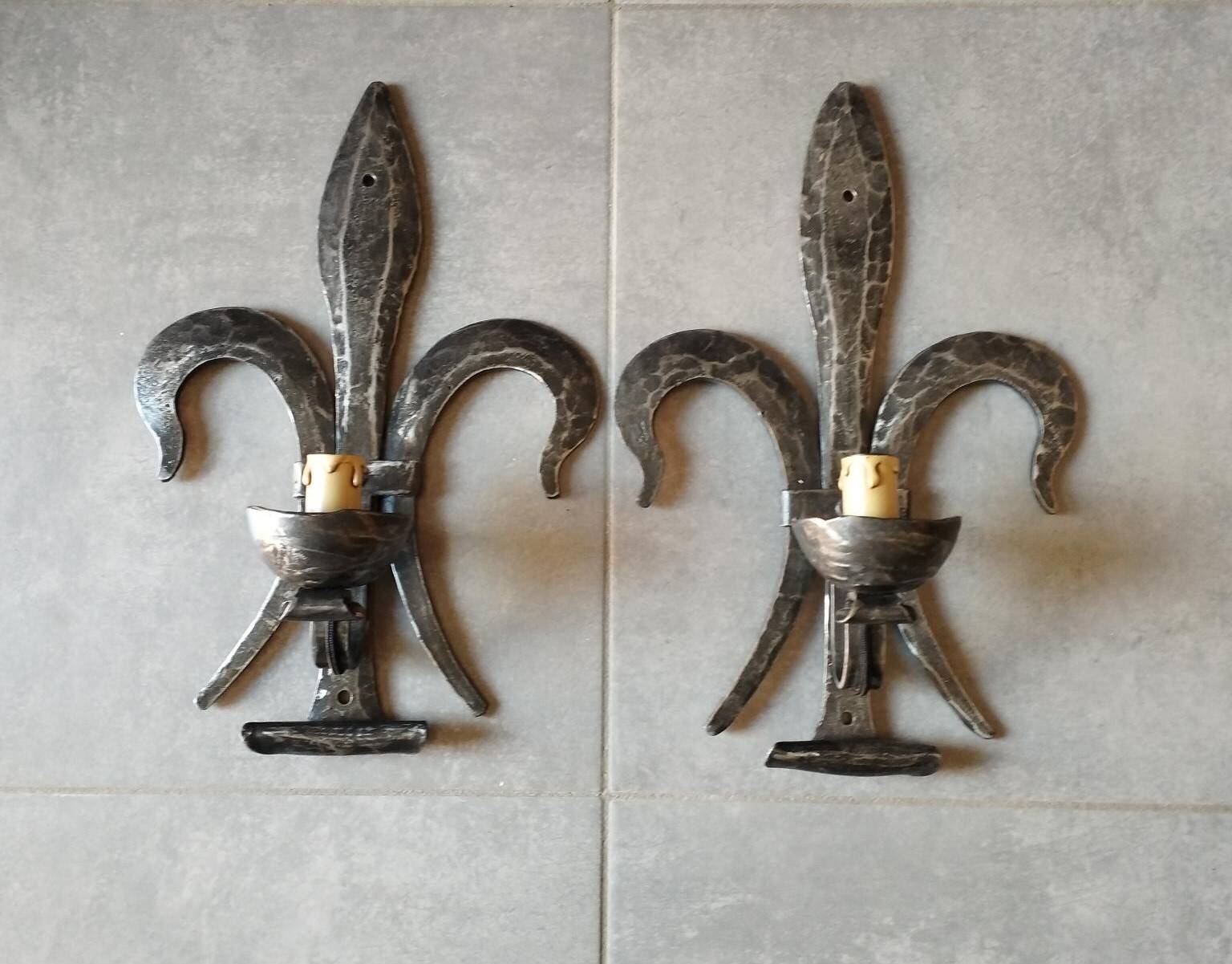 Brutalist iron wall light "fleur de lys"