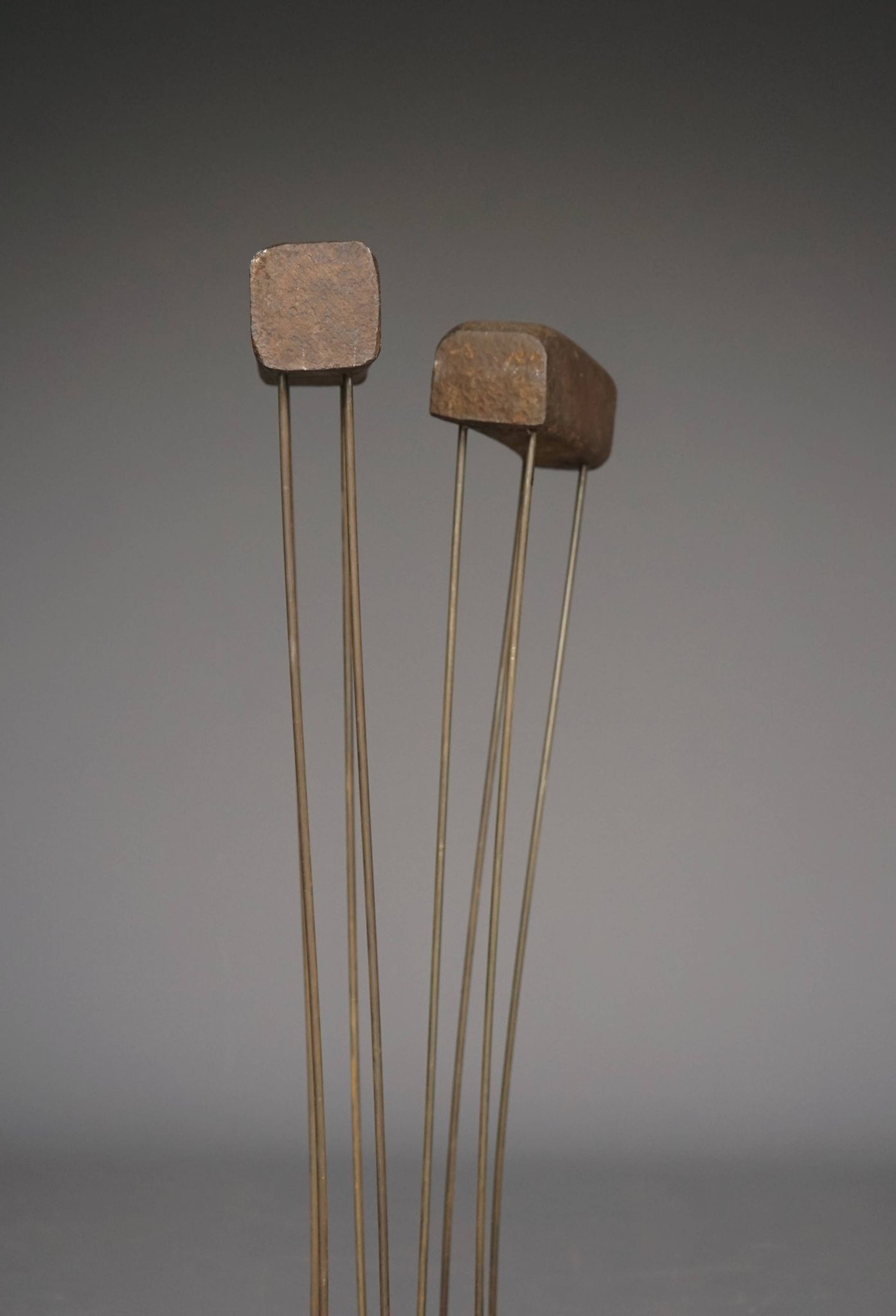 Sculpture cinétique abstraite en métal, dans le style de Harry Bertoia, années 1960