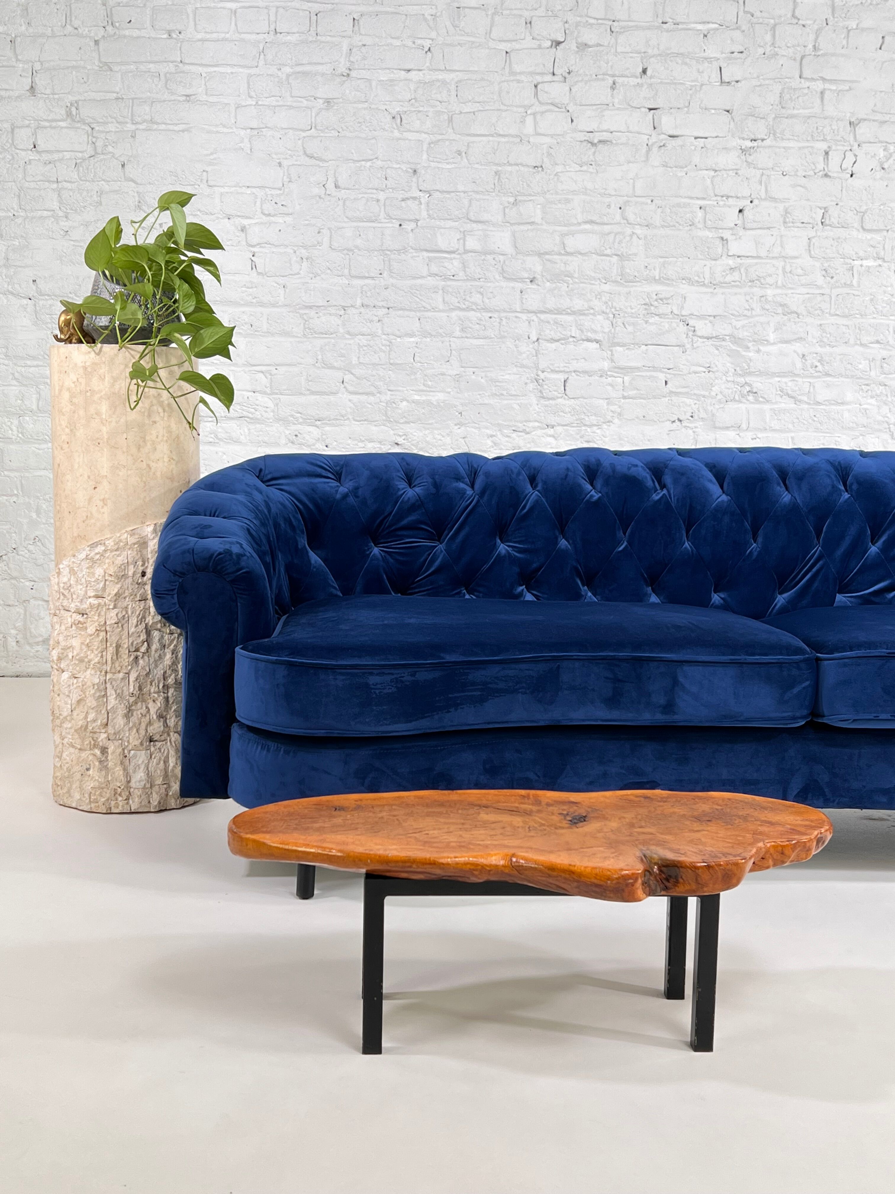 3-seater sofa type Chesterfield in blue velvet