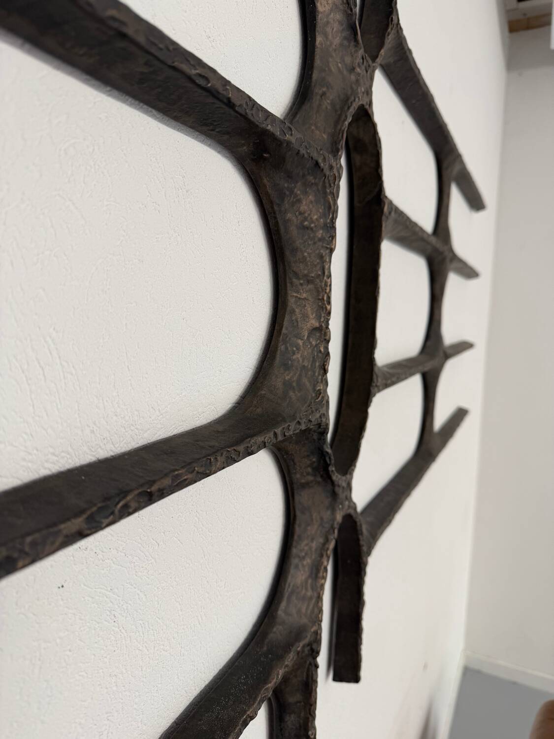 XXL wall sculpture in cast aluminium, 1970s Brutalist design.