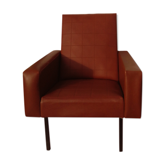 Fauteuil en skaï marron années 70